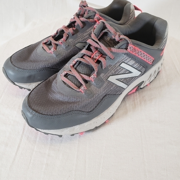 New Balance 410v6 Gray And Pink All Terrain Cushioning Insert Running Shoe Sz 9. - Picture 1 of 7